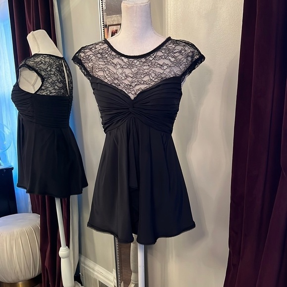 BCBGMAXAZRIA Black Silk and Lace Top Size 4 - Picture 1 of 11